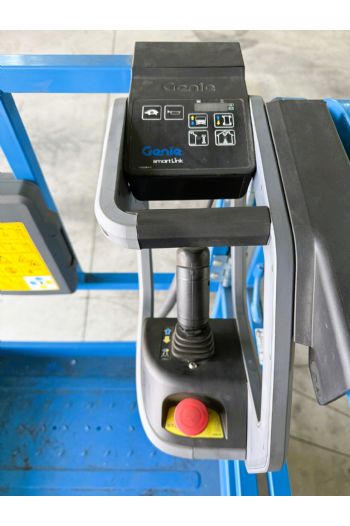 8m剪刀輪胎平台高空車